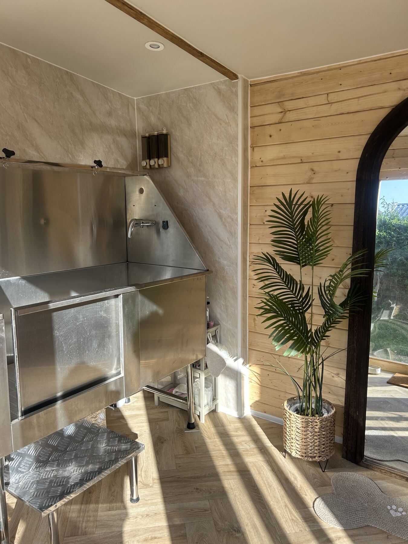 Stainless steel grooming bath inside the Four Paws & Co studio